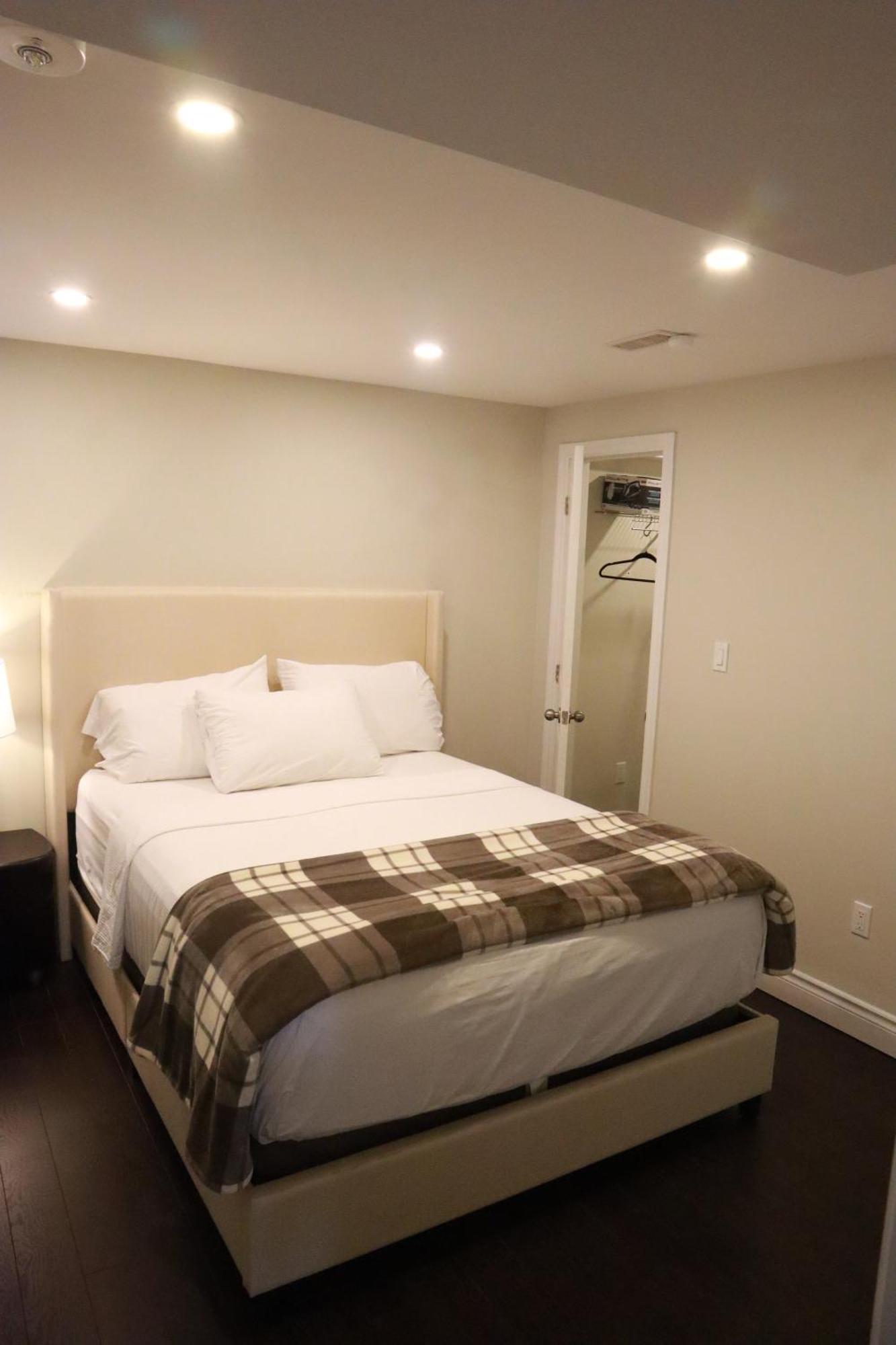 Stunning Furnished 2Bedroom/2Washroom Apartment Brampton Exteriér fotografie